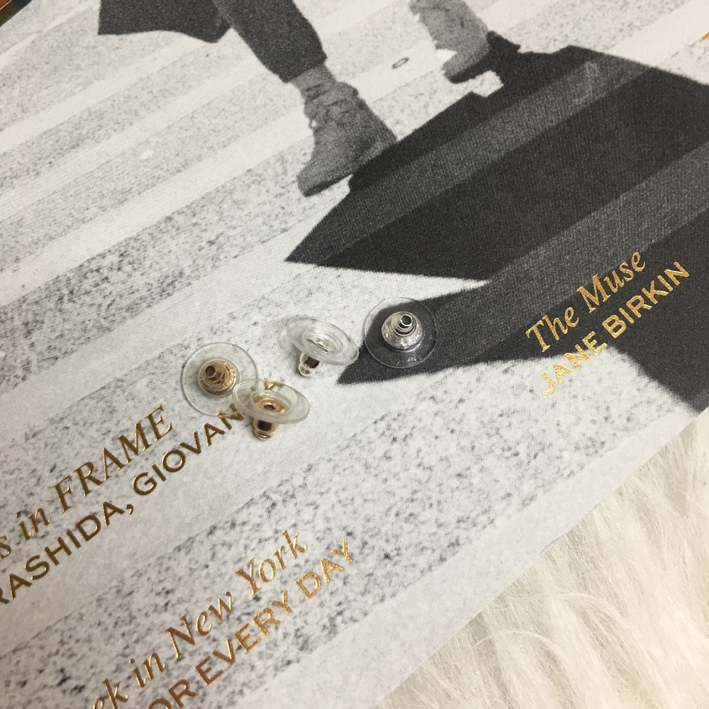 NWT Trendy mini triangle resin dangle earrings - Picture 5 of 5